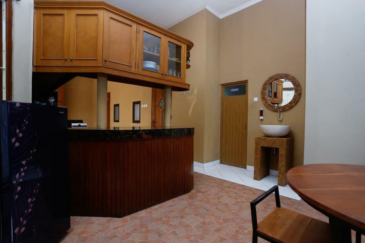 Maguwo Oyo 1072 Kampung Condro Wulan Guesthouse מראה חיצוני תמונה