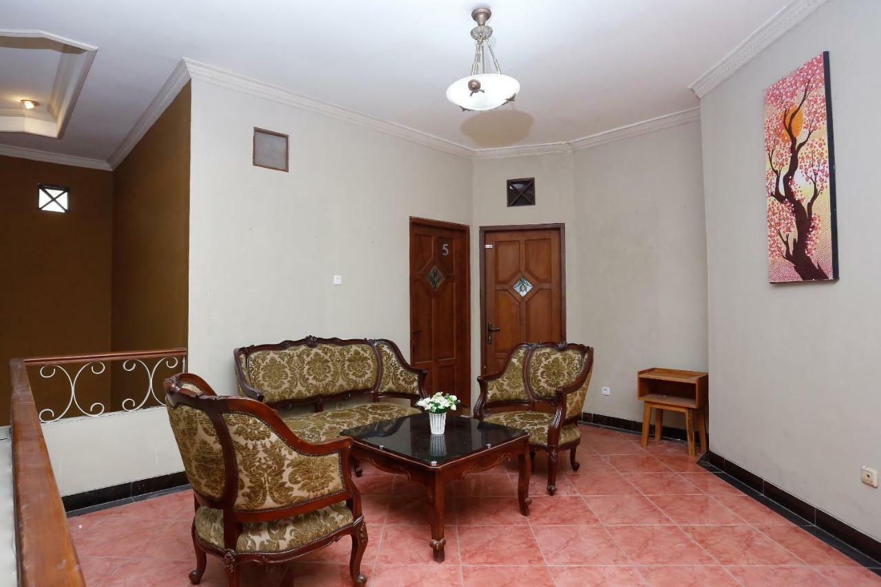 Maguwo Oyo 1072 Kampung Condro Wulan Guesthouse מראה חיצוני תמונה