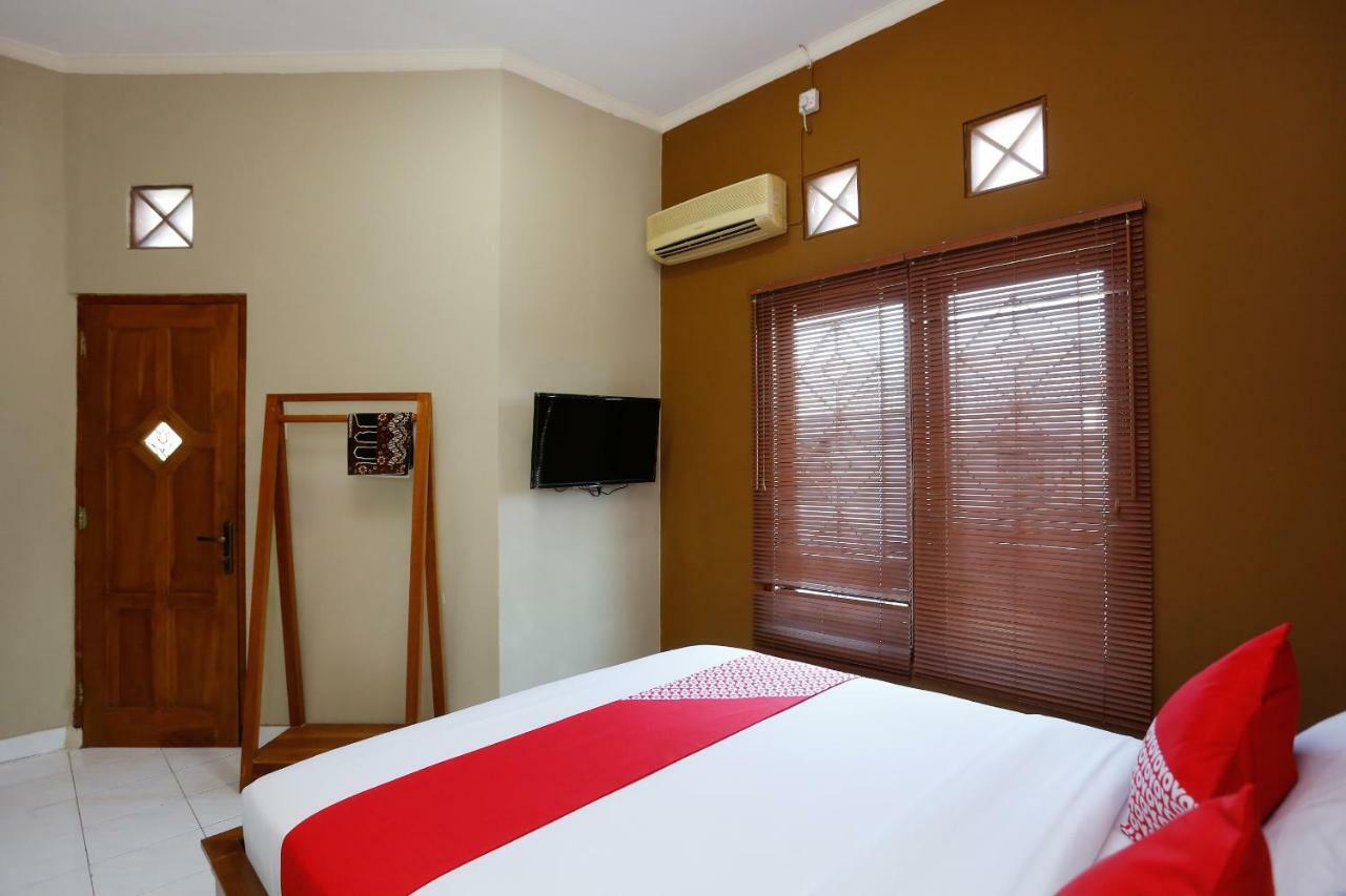 Maguwo Oyo 1072 Kampung Condro Wulan Guesthouse מראה חיצוני תמונה