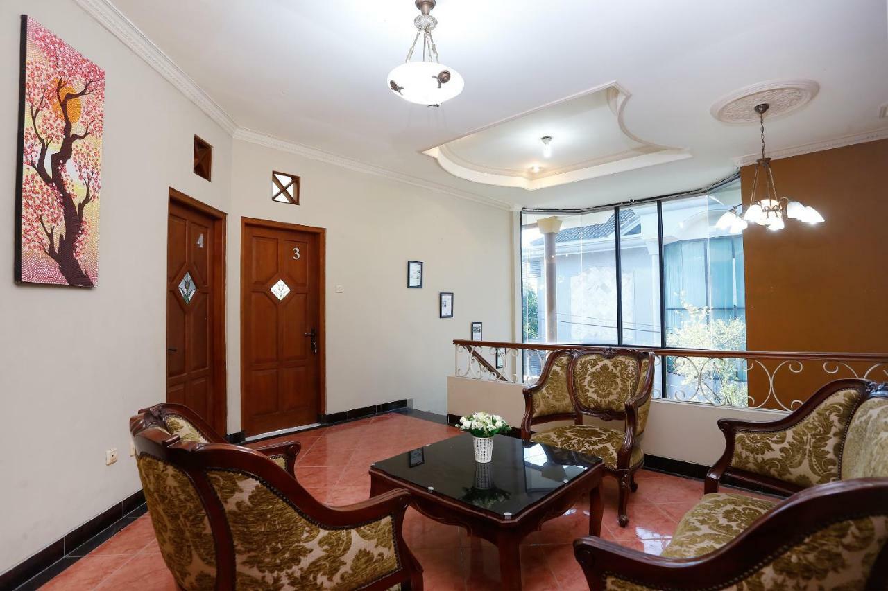 Maguwo Oyo 1072 Kampung Condro Wulan Guesthouse מראה חיצוני תמונה