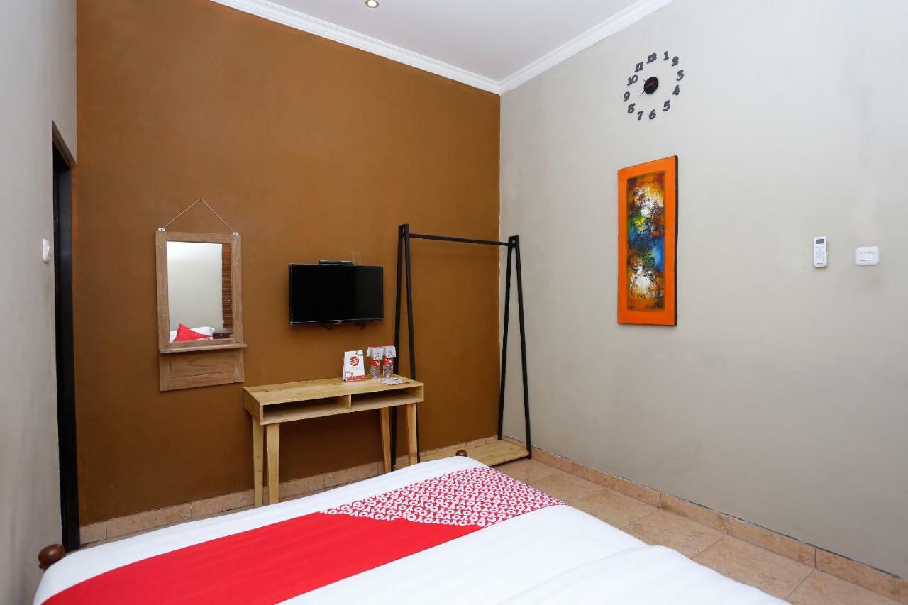 Maguwo Oyo 1072 Kampung Condro Wulan Guesthouse מראה חיצוני תמונה