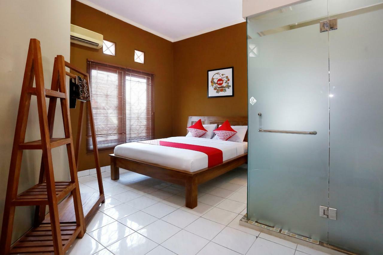 Maguwo Oyo 1072 Kampung Condro Wulan Guesthouse מראה חיצוני תמונה