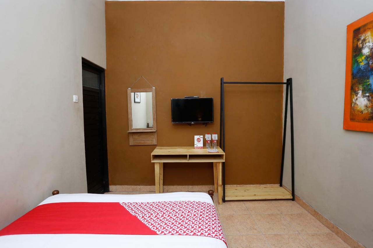 Maguwo Oyo 1072 Kampung Condro Wulan Guesthouse מראה חיצוני תמונה